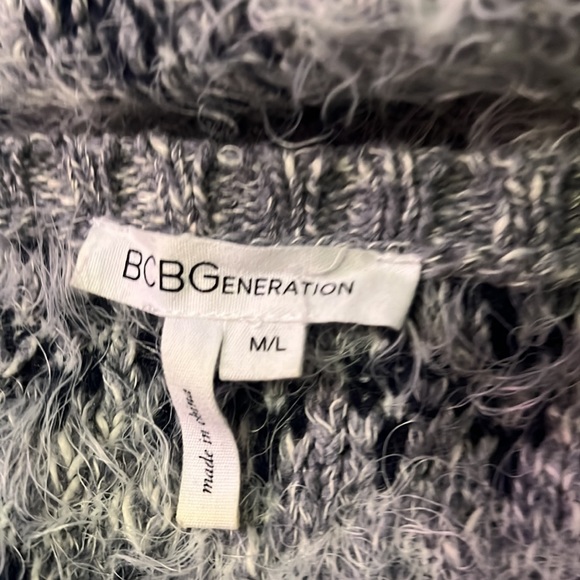 Sweater - short sleeves almost like sleeveless sweater top EUC - Picture 5 of 6